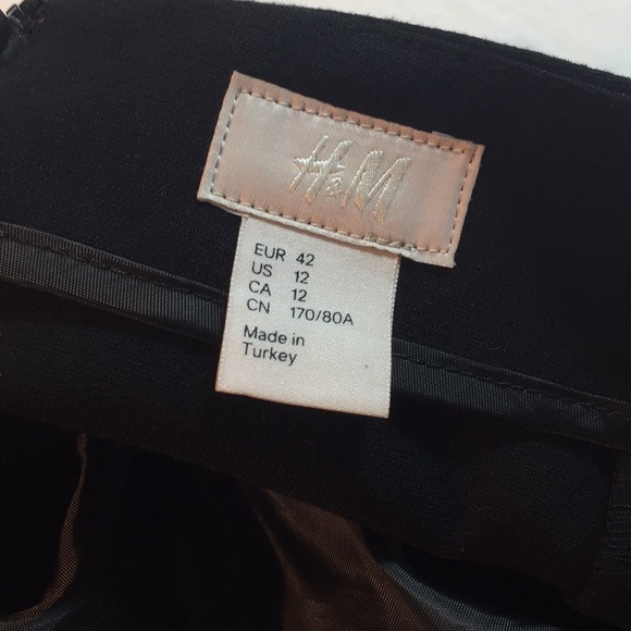 h&m black skirt, unique details, excellent look - Picture 7 of 8